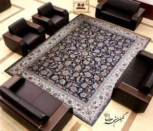 فرش کد 7011 طرح افشان گل درشت زمینه سرمه ای