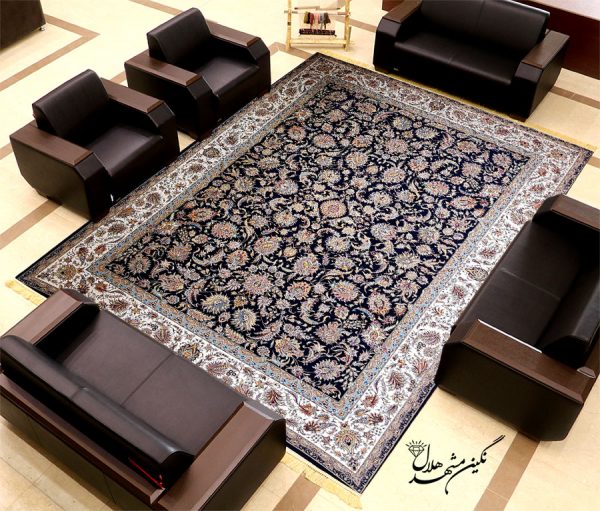 فرش کد 7011 طرح افشان گل درشت زمینه سرمه ای