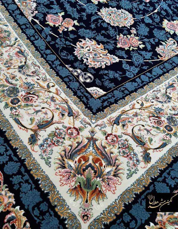 قالی افشان گل سرخ زمینه سرمه ای