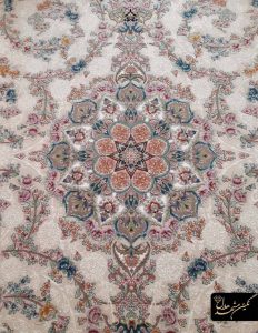 فرش هفتصد شانه زمینه کرم - طرح گل آفرین