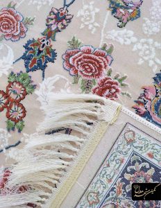 فرش طرح گل سرخ