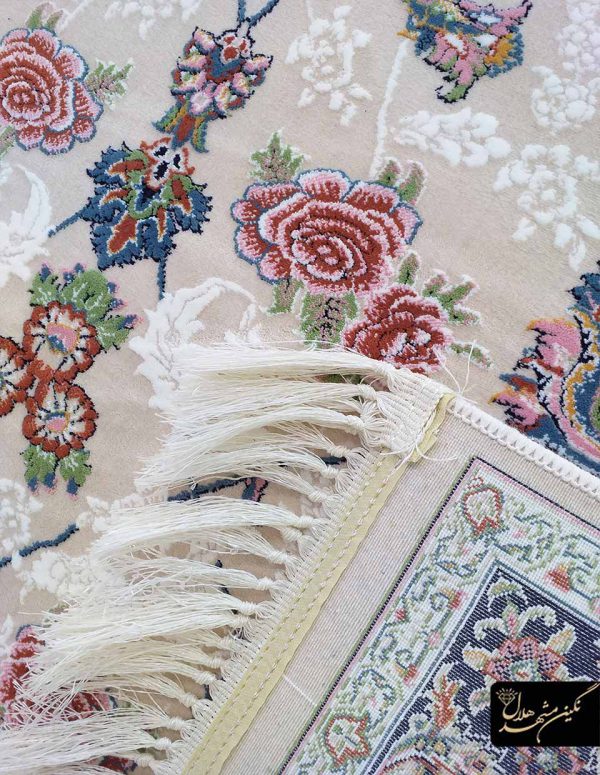 فرش طرح گل سرخ