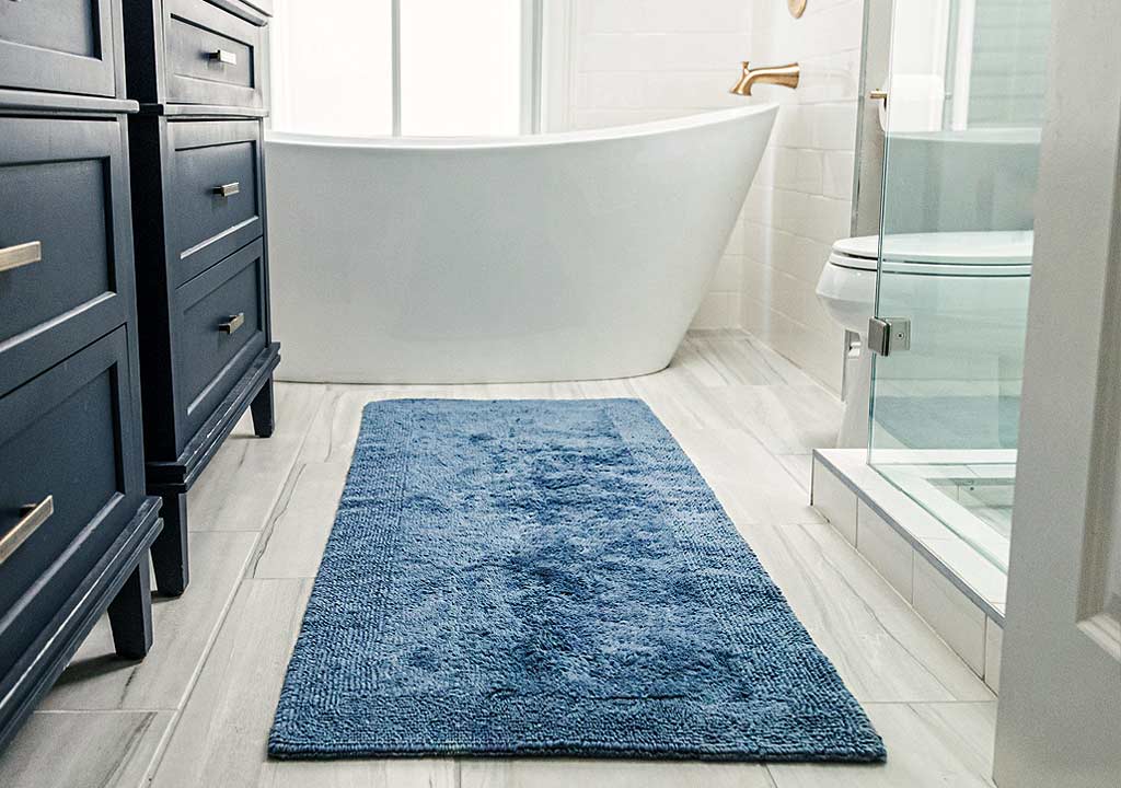 فرش حمام زمینه آبی