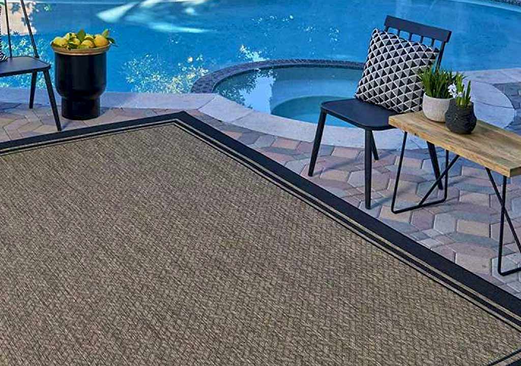 فرش کنار استخر