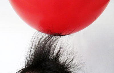 برداشتن مو از روی فرش با استفاده از بادکنک